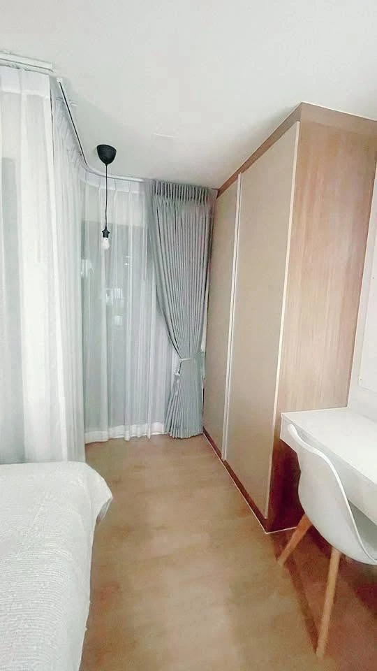 Selling a Kave Town Shift condo unit on the 5th floor. Great location, convenient transportation, fully furnished. Just bring your bags and move in!