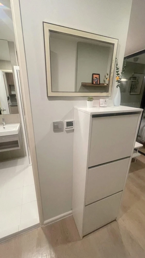 Selling a Kave Town Shift condo unit on the 5th floor. Great location, convenient transportation, fully furnished. Just bring your bags and move in!