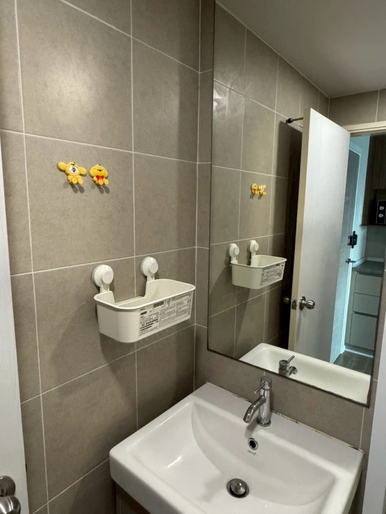 Selling Kave Town Space 1-bedroom unit. Great location. Comes fully furnished and equipped with amenities. Book now!
