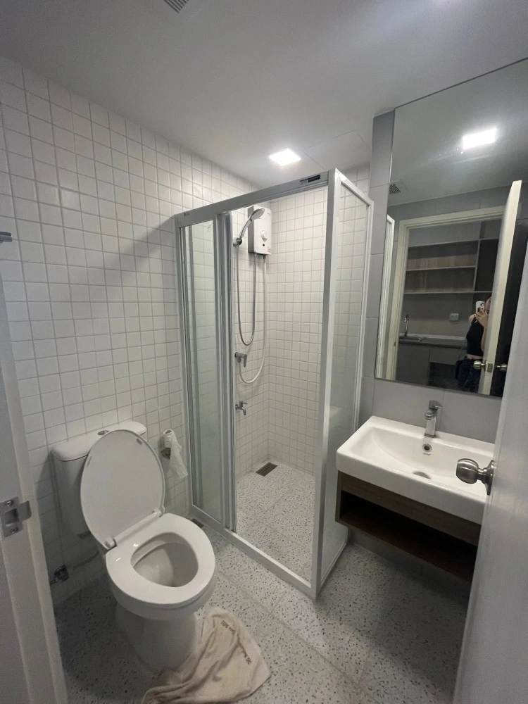 Selling Kave TU Building A, 3rd floor. Convenient access via stairs, no need to wait for the elevator. The room is in good condition and ready to move