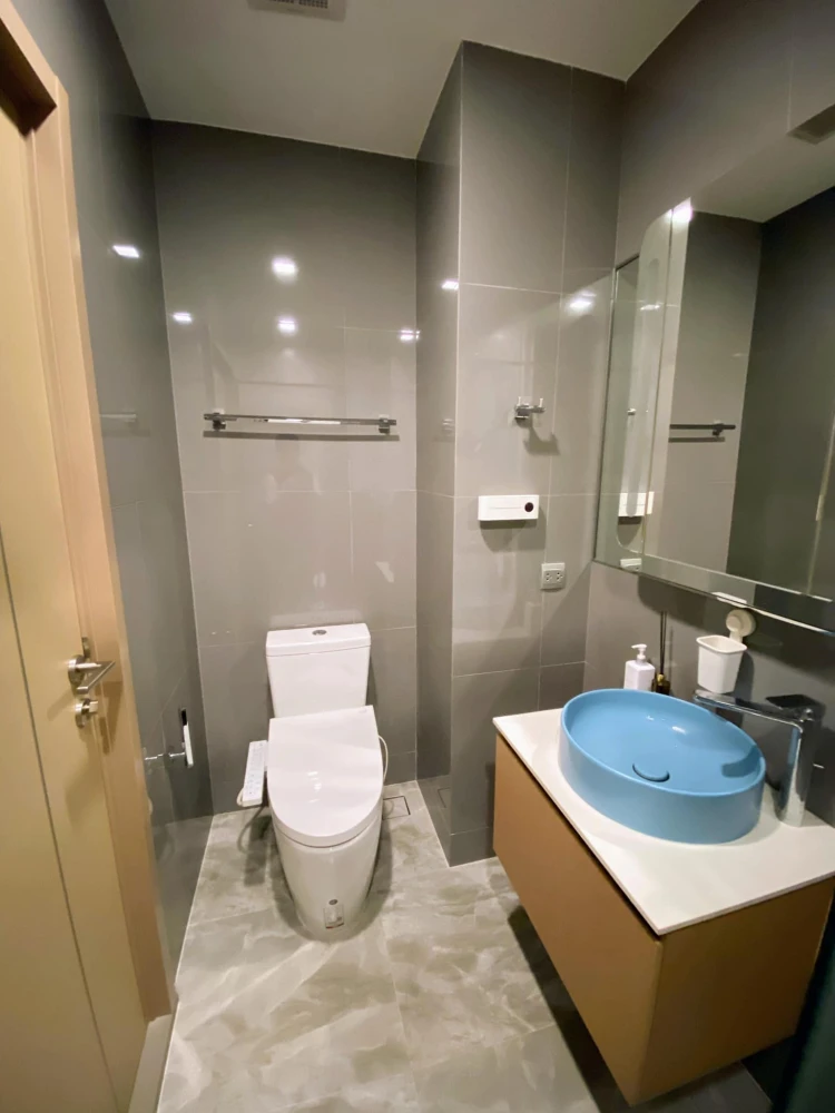 For sale: Kawa Haus Onnut 77, 1 bedroom, 1 bathroom, fully furnished, large black sofa, comfortable to sit on, don't miss out!
