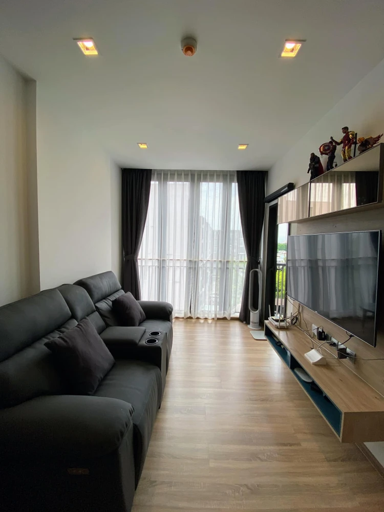 For sale: Kawa Haus Onnut 77, 1 bedroom, 1 bathroom, fully furnished, large black sofa, comfortable to sit on, don't miss out!