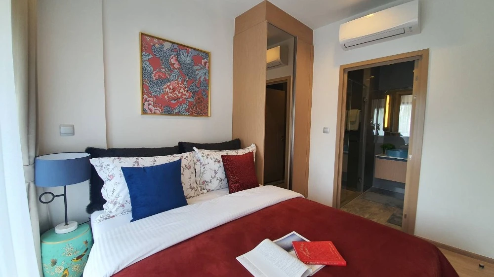 For sale: Kawa Haus Onnut 77, 3rd floor, fully furnished, with built-in furniture, high ceiling, airy, reserve now.