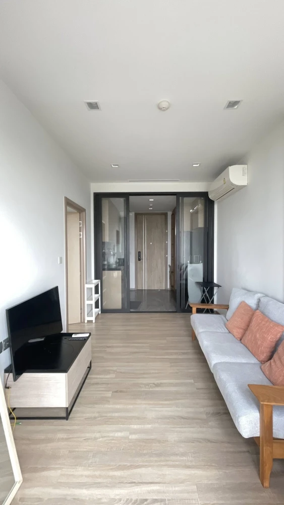 For sale/rent: Kawa Haus Onnut 77, large room, lots of usable space, comes with complete furniture, just bring your bags and move in.