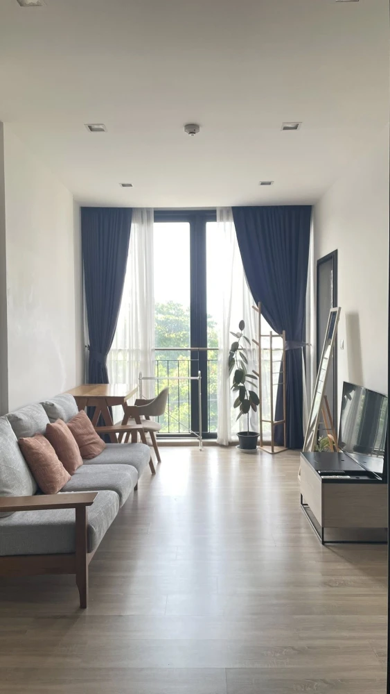 For sale/rent: Kawa Haus Onnut 77, large room, lots of usable space, comes with complete furniture, just bring your bags and move in.