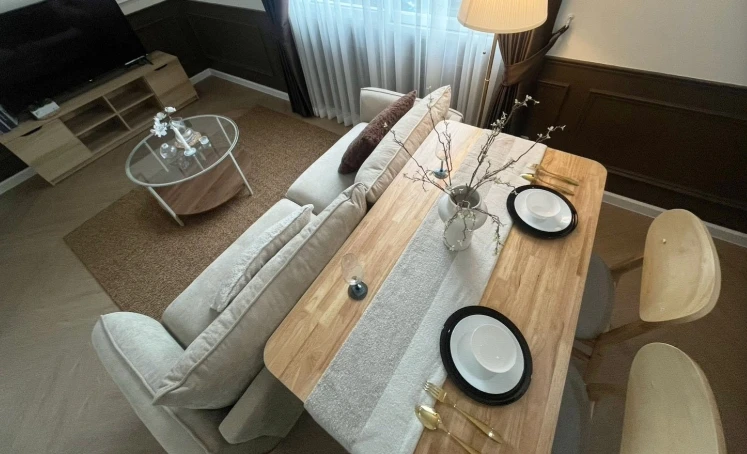 For sale: Kensington Bearing, 2nd floor, corner unit. Fully furnished and ready to move in—book it now before it’s gone!