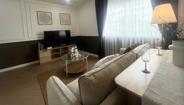 For sale: Kensington Bearing, 2nd floor, corner unit. Fully furnished and ready to move in—book it now before it’s gone!