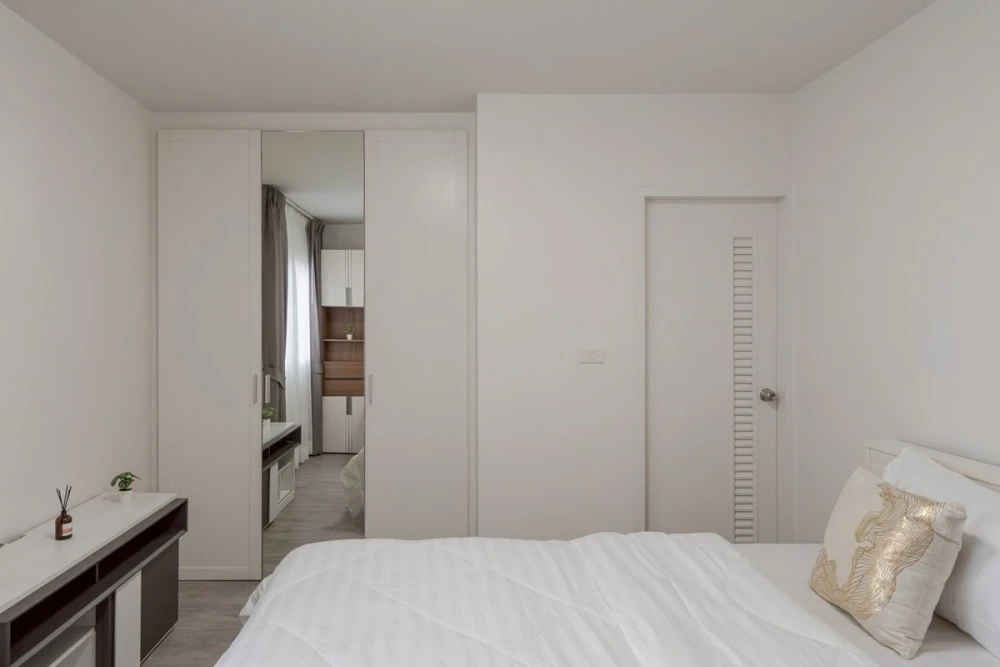 Kensington Bearing for sale, beautifully decorated room with a cool theme, lots of usable space, good location, hurry and reserve now!