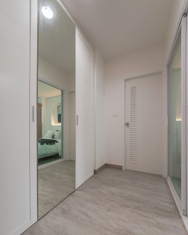 Kensington Bearing for sale, beautifully decorated room with a cool theme, lots of usable space, good location, hurry and reserve now!
