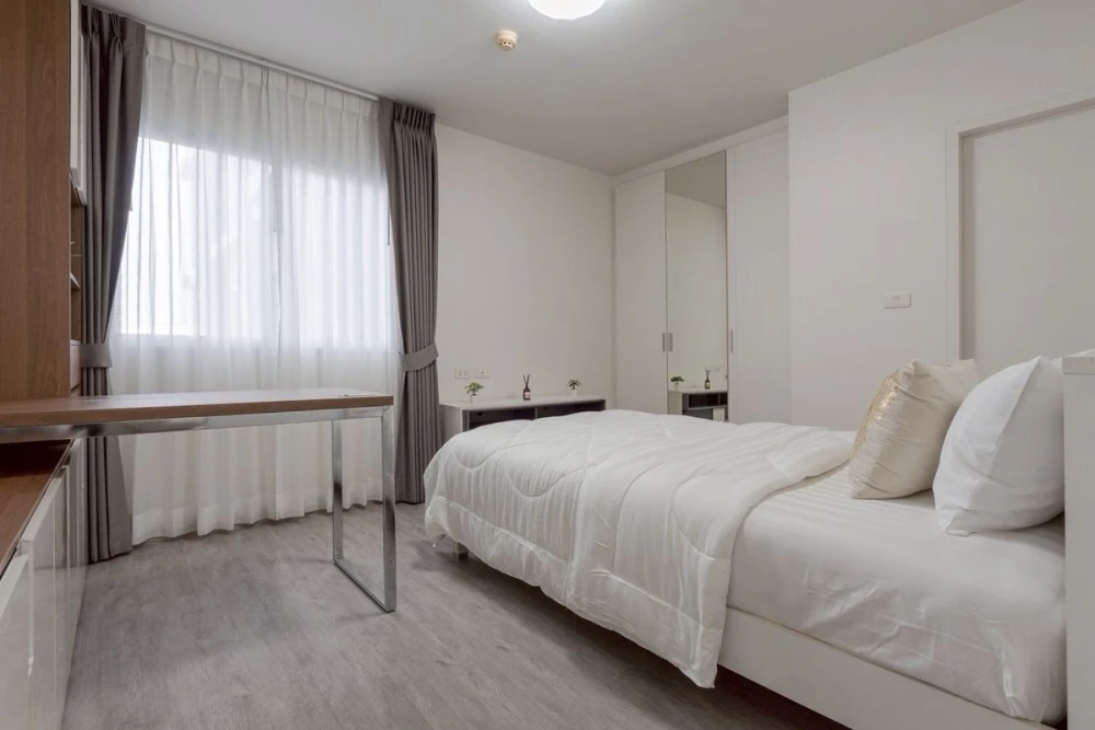 Kensington Bearing for sale, beautifully decorated room with a cool theme, lots of usable space, good location, hurry and reserve now!