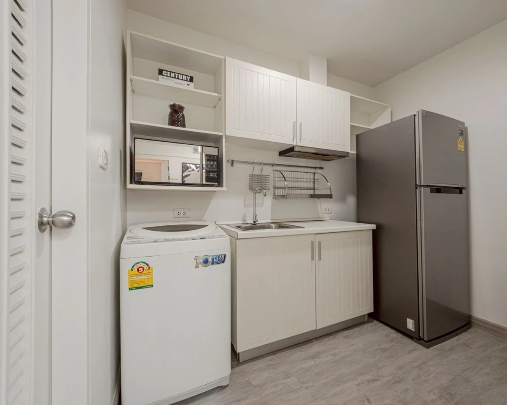 Kensington Bearing for sale, beautifully decorated room with a cool theme, lots of usable space, good location, hurry and reserve now!