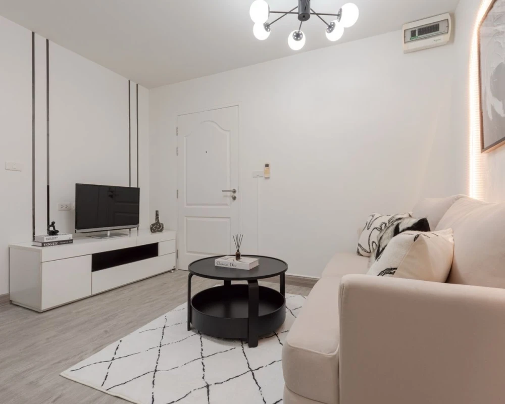 Kensington Bearing for sale, beautifully decorated room with a cool theme, lots of usable space, good location, hurry and reserve now!