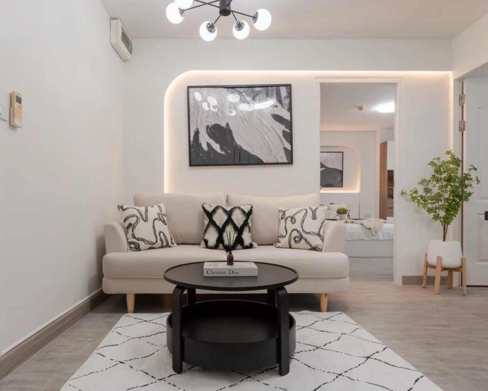 Kensington Bearing for sale, beautifully decorated room with a cool theme, lots of usable space, good location, hurry and reserve now!