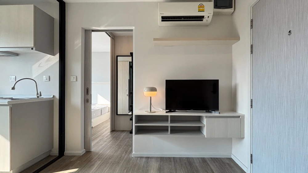 Selling a Kensington Kaset Campus condo, 9th floor, with beautiful views, next to Kasetsart University and Sri Patum University. Perfect for minimalis