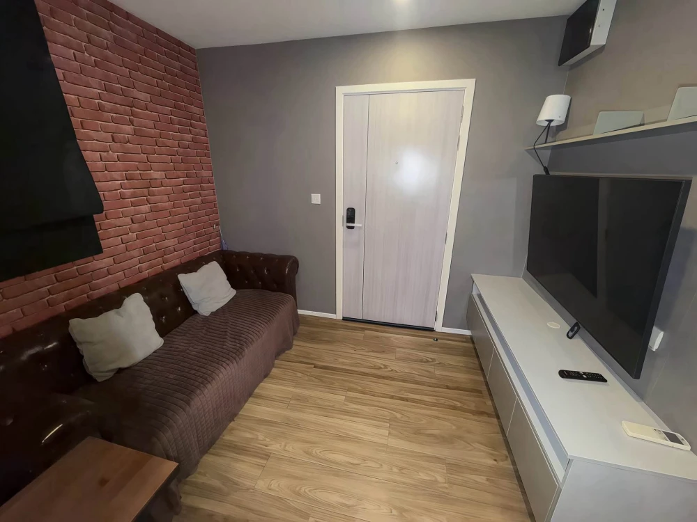 Selling Kensington Laemchabang - Sriracha, fully furnished unit with high-quality wallpaper, in a prime location. Book now!