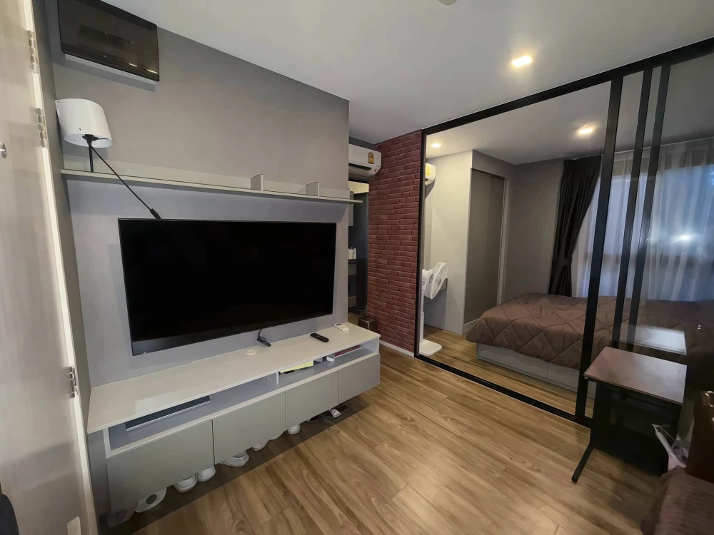 Selling Kensington Laemchabang - Sriracha, fully furnished unit with high-quality wallpaper, in a prime location. Book now!