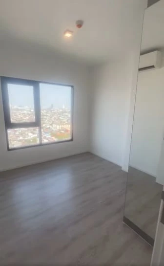 Selling Kensington Sukhumvit-Theparak, 27th floor unit with unobstructed view. Excellent location and convenient transportation. Book now!