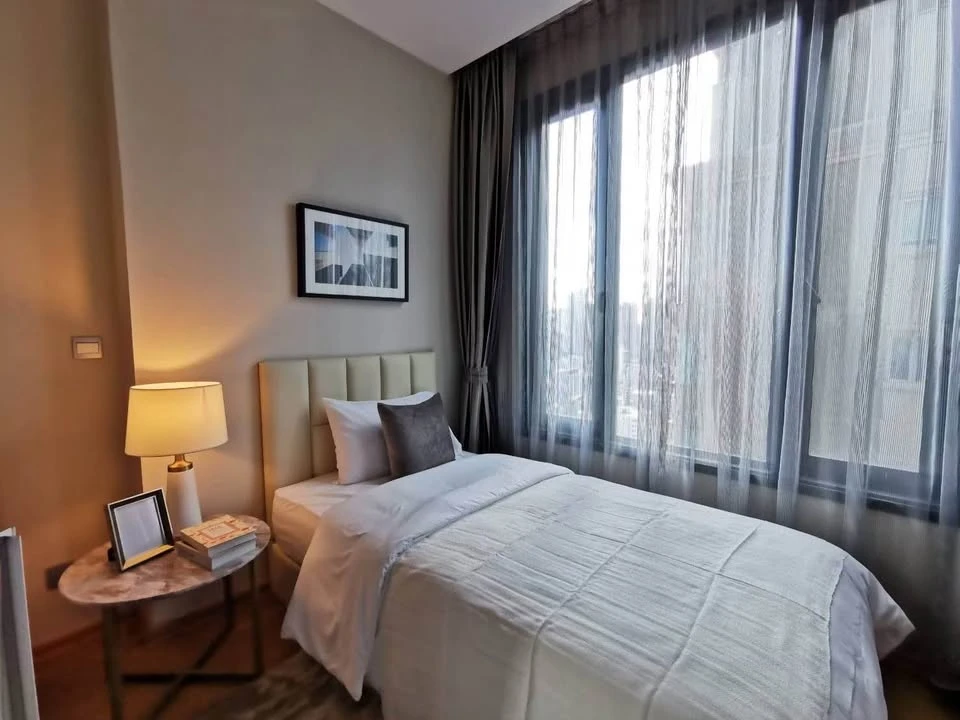 Keyne by Sansiri for sale, very high floor unit, 2 bedrooms, 2 bathrooms, fully furnished, don't delay.