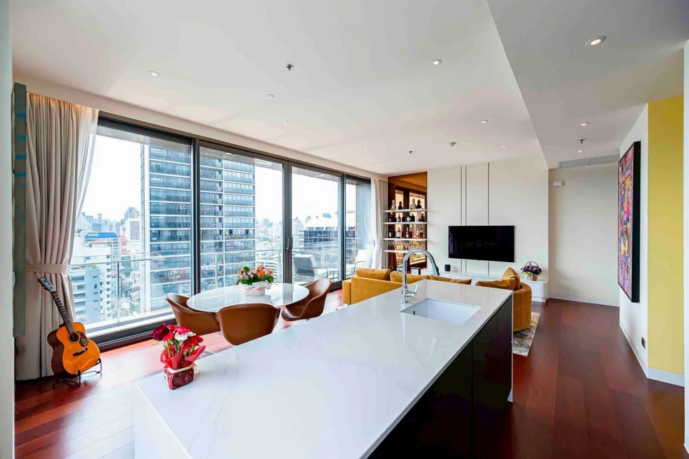 For sale KHUN BY YOO 17th floor, corner room, very private, Thonglor panoramic view, fully furnished, ready to move in immediately.