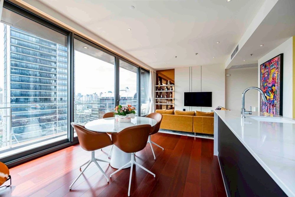 For sale KHUN BY YOO 17th floor, corner room, very private, Thonglor panoramic view, fully furnished, ready to move in immediately.