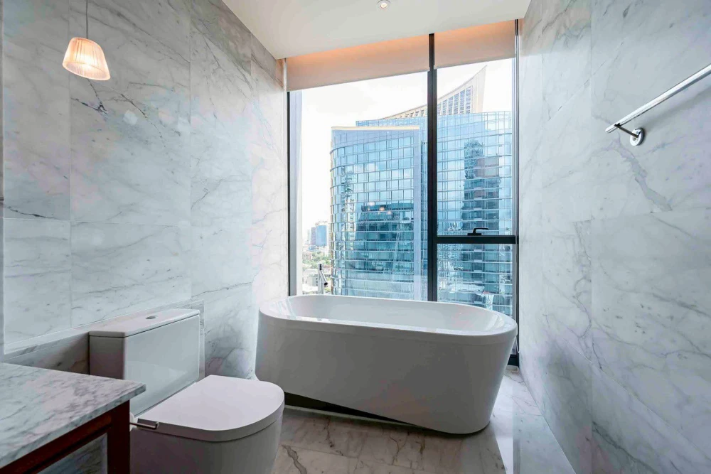 For sale KHUN BY YOO 17th floor, corner room, very private, Thonglor panoramic view, fully furnished, ready to move in immediately.
