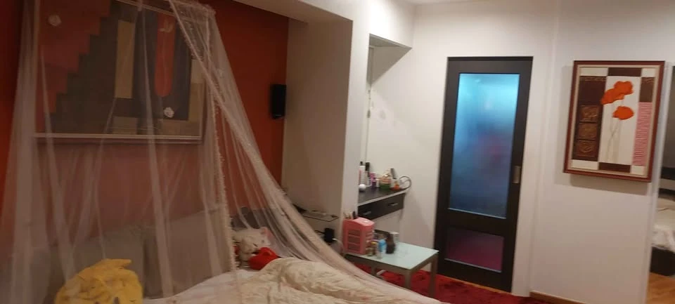 Selling a spacious room at Klangkrung Resort Ratcha 7. It features high-quality built-in furniture and a walk-in closet. Book now!