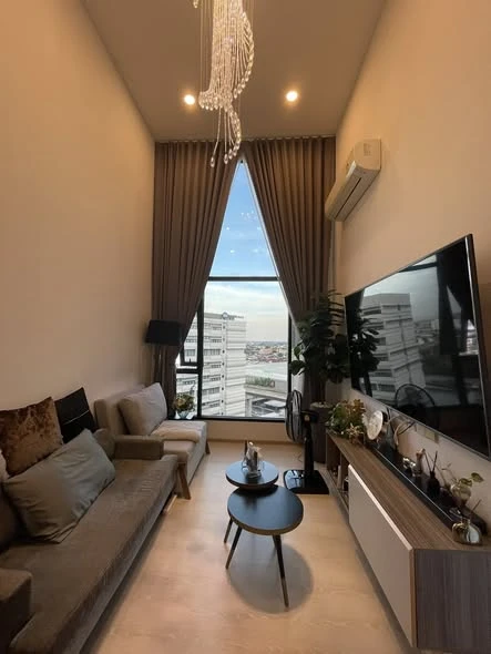 Selling rent Knightsbridge Phaholyothin-Interchange condo. Spacious unit with high ceilings, bright and airy feel, fully furnished. Don't miss out!