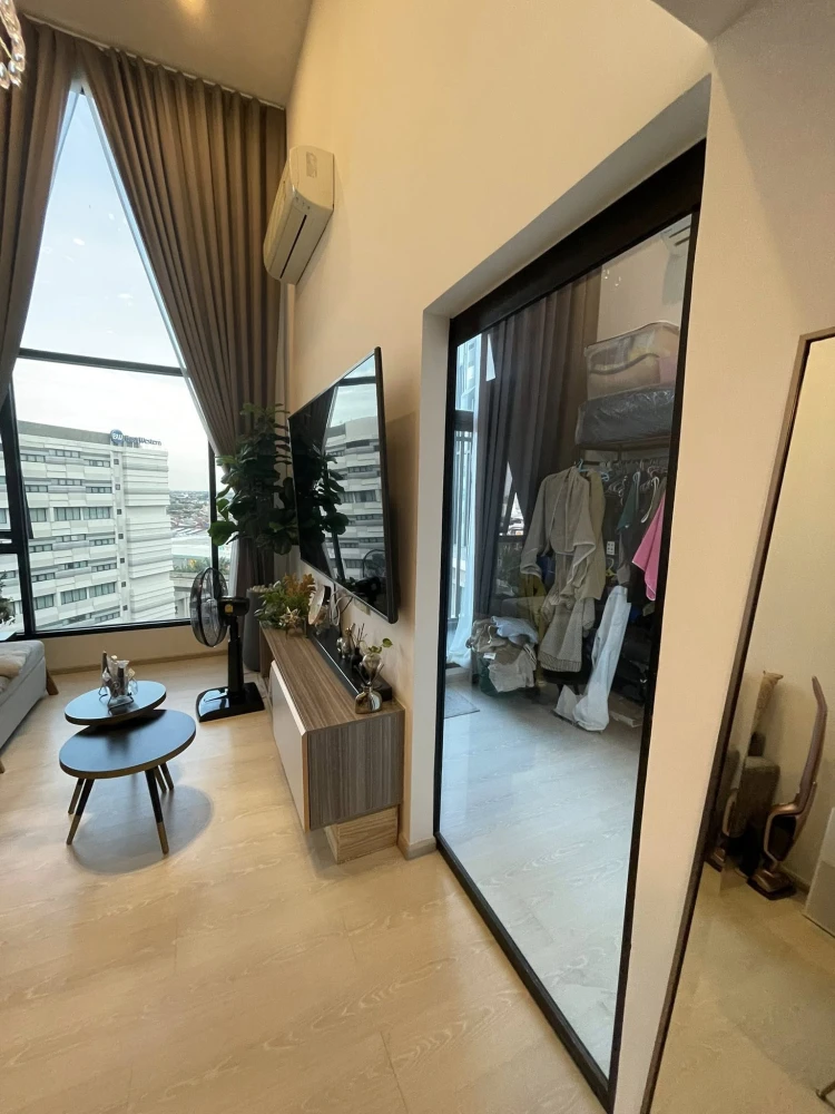 Selling rent Knightsbridge Phaholyothin-Interchange condo. Spacious unit with high ceilings, bright and airy feel, fully furnished. Don't miss out!
