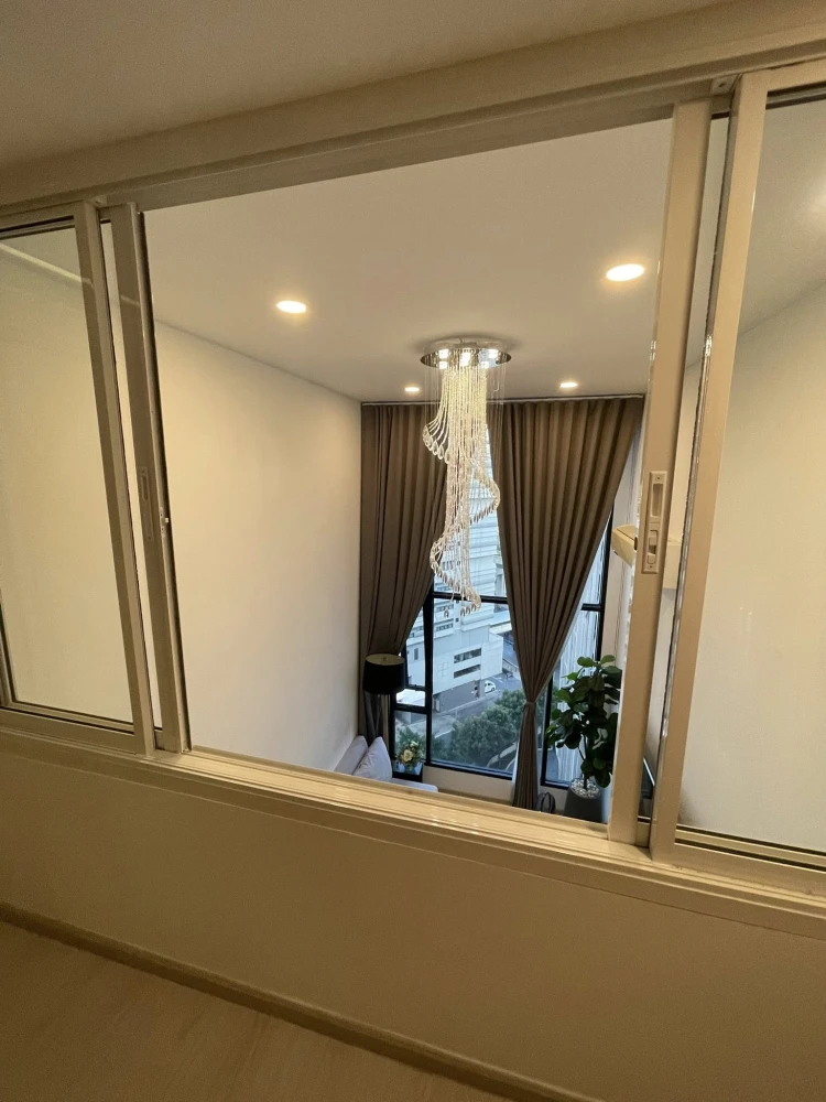 Selling rent Knightsbridge Phaholyothin-Interchange condo. Spacious unit with high ceilings, bright and airy feel, fully furnished. Don't miss out!