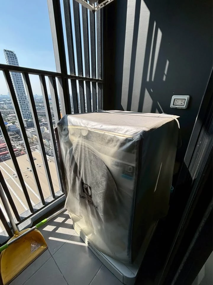 Selling or rent a fully furnished, built-in unit at Knightsbridge Prime On-nut. Located on a very high floor with stunning city views. A must-have!