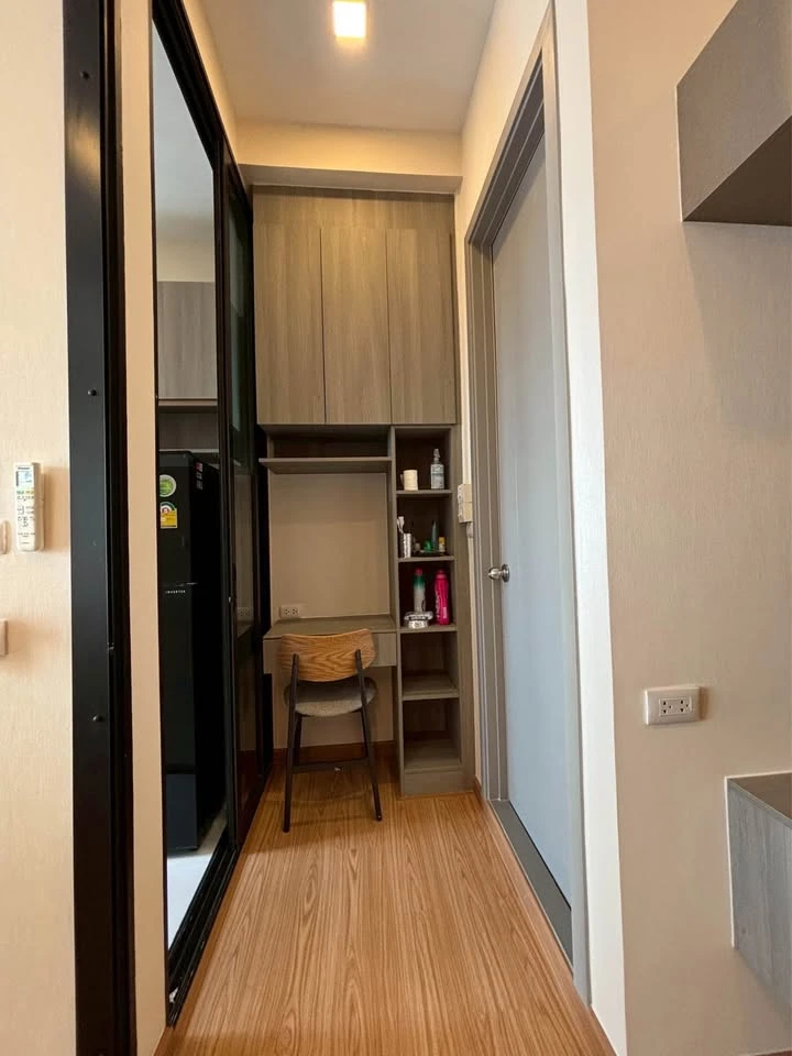 Selling or rent a fully furnished, built-in unit at Knightsbridge Prime On-nut. Located on a very high floor with stunning city views. A must-have!
