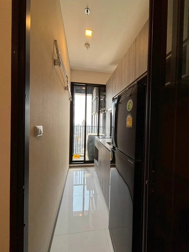 Selling or rent a fully furnished, built-in unit at Knightsbridge Prime On-nut. Located on a very high floor with stunning city views. A must-have!