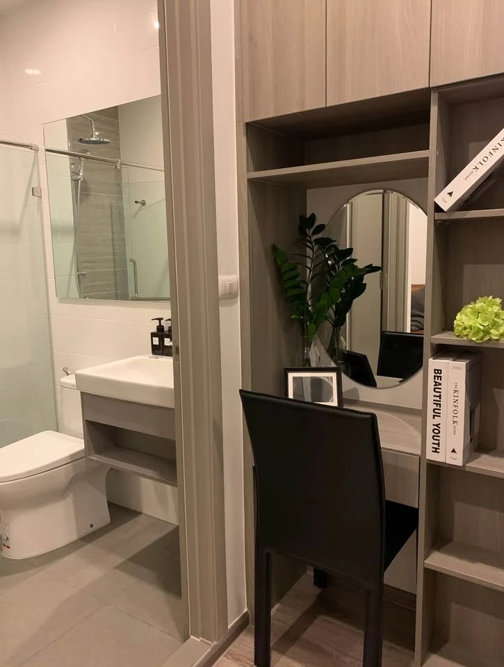 For sale: KnightsBridge Prime On-Nut, a nice room with an open view, no buildings blocking it, comes with complete facilities, don't miss out.