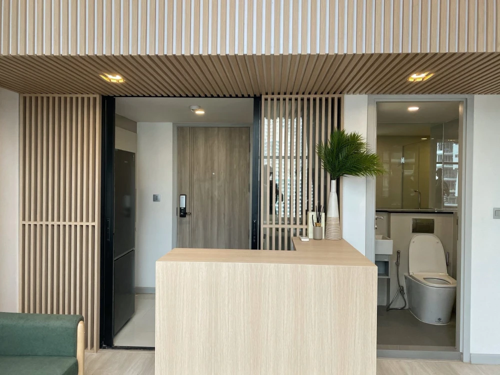 Knightsbridge Prime Sathorn for sale with unobstructed panoramic city views. Beautifully decorated in a minimalist style. Reserve now!