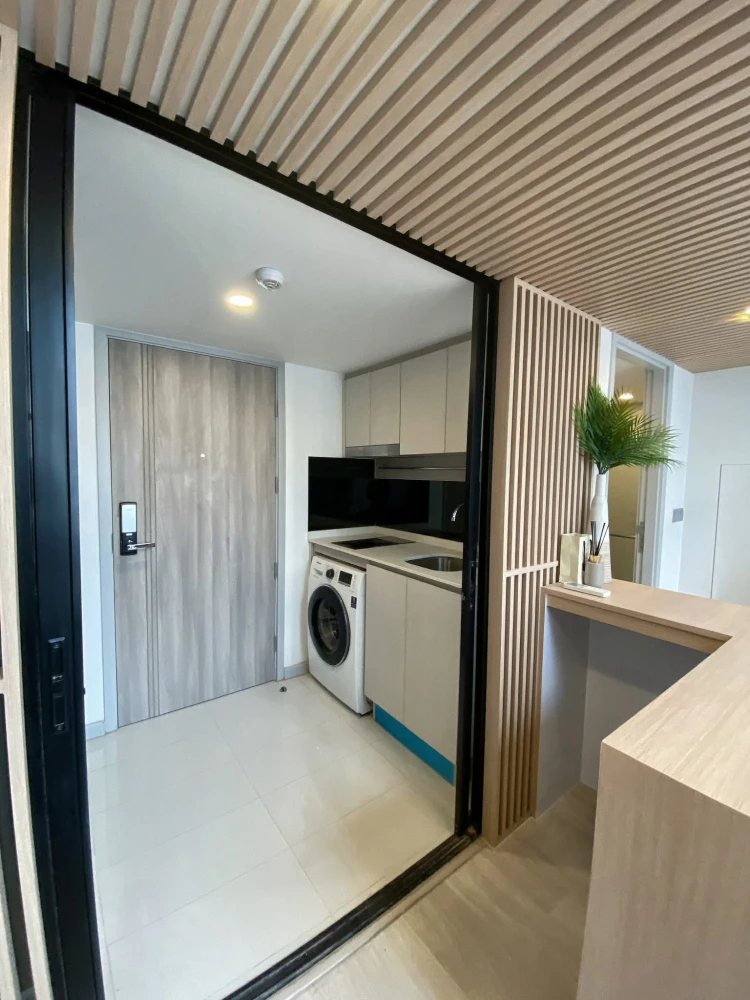 Knightsbridge Prime Sathorn for sale with unobstructed panoramic city views. Beautifully decorated in a minimalist style. Reserve now!
