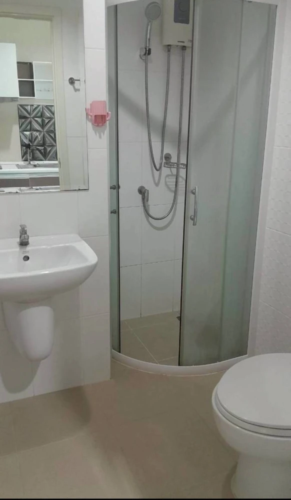 Selling Knightsbridge Sky River Ocean 1 bedroom, 1 bathroom unit with full amenities. Book now!