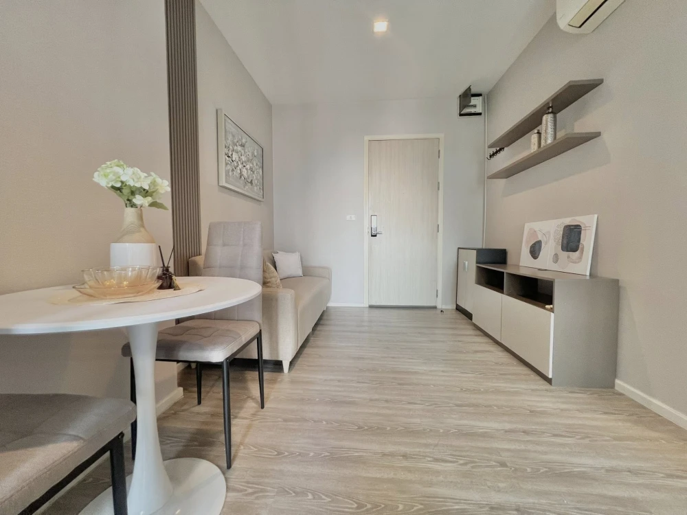 Selling KnightsBridge Sky River Ocean units. Well-partitioned rooms with complete furnishings. First come, first served.