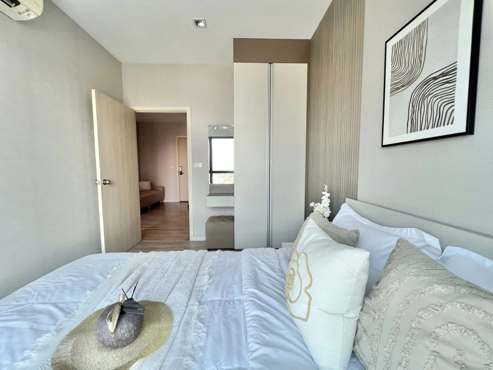 Selling KnightsBridge Sky River Ocean units. Well-partitioned rooms with complete furnishings. First come, first served.