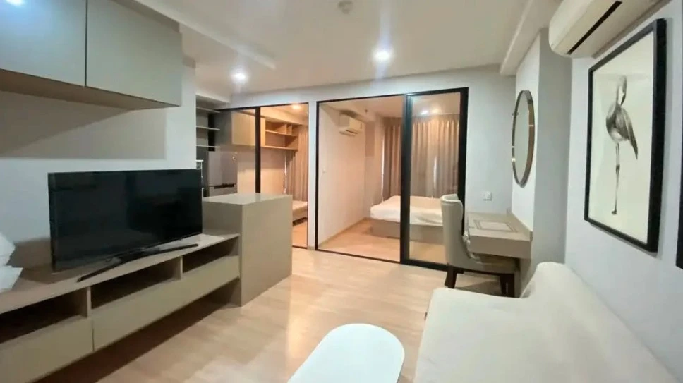 Selling Knightsbridge Skycity Saphanmai. Spacious and comfortable unit, right next to BTS, extremely convenient for travel. Don't miss out!