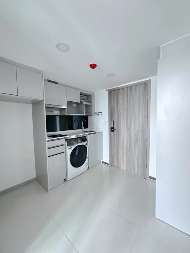 Selling KnightsBridge Space Rachayothin, 14th floor. Great location, great place to live. Book now!