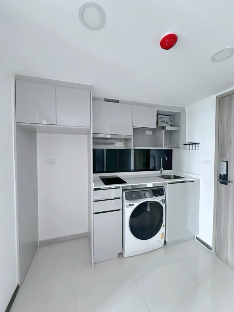 Selling KnightsBridge Space Rachayothin, 14th floor. Great location, great place to live. Book now!