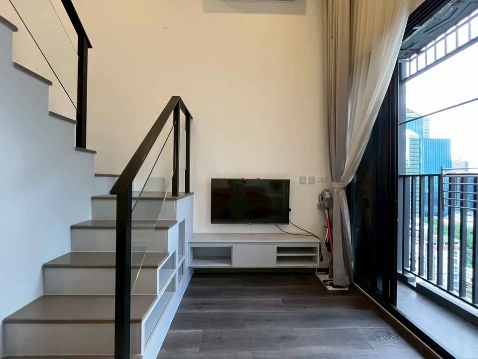 Knightsbridge Space Ratchayothin for sale, very high ceiling, balcony facing north, facing Major Ratchayothin, open view, not blocked, reserve now.