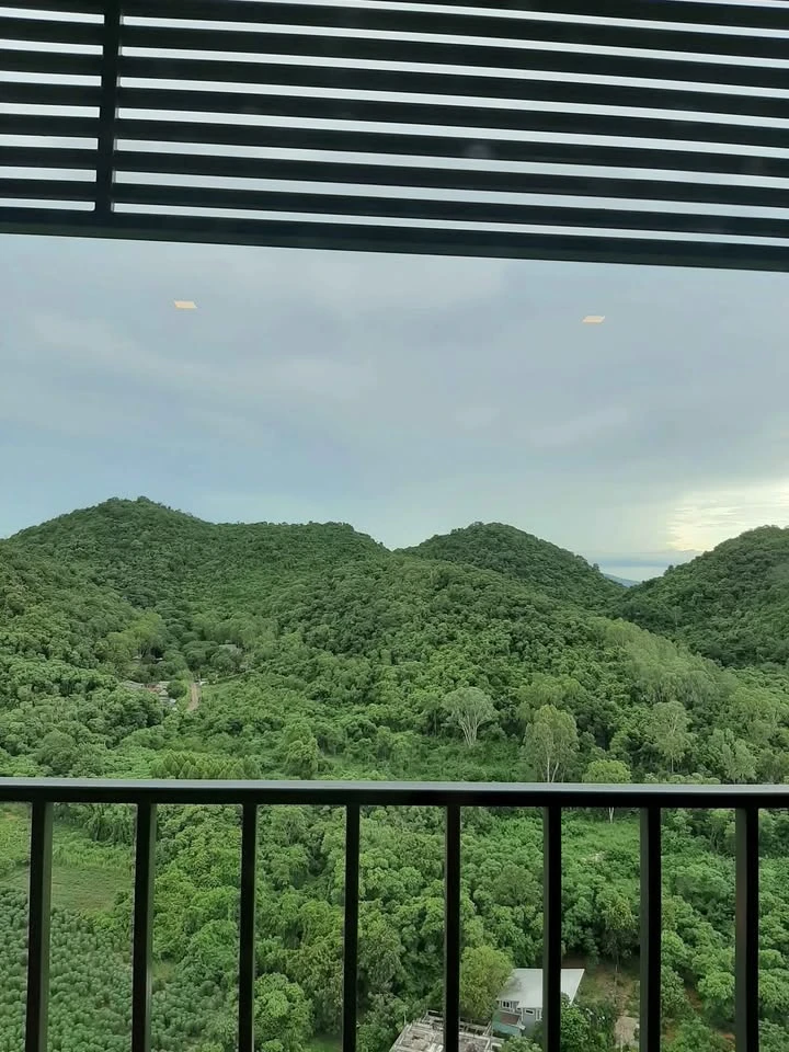 For sale: KnightsBridge The Ocean Sriracha, decorated in a nice tone, good location, beautiful mountain view from high floor, book now