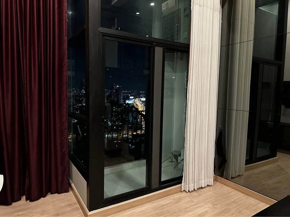 Knightsbridge Tiwanon for sale, spacious room with plenty of usable space, high ceilings, airy and spacious, comes fully furnished, don't miss out!