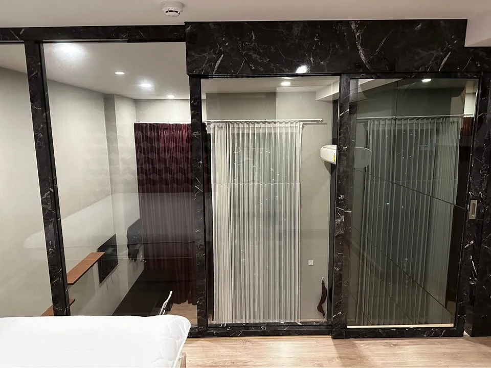Knightsbridge Tiwanon for sale, spacious room with plenty of usable space, high ceilings, airy and spacious, comes fully furnished, don't miss out!