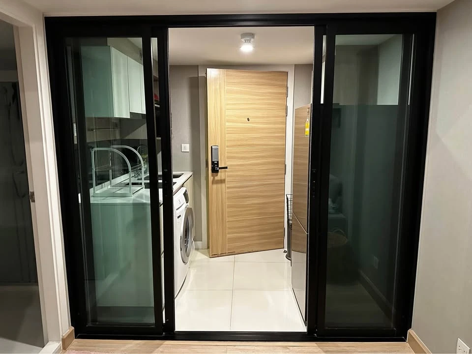 Knightsbridge Tiwanon for sale, spacious room with plenty of usable space, high ceilings, airy and spacious, comes fully furnished, don't miss out!