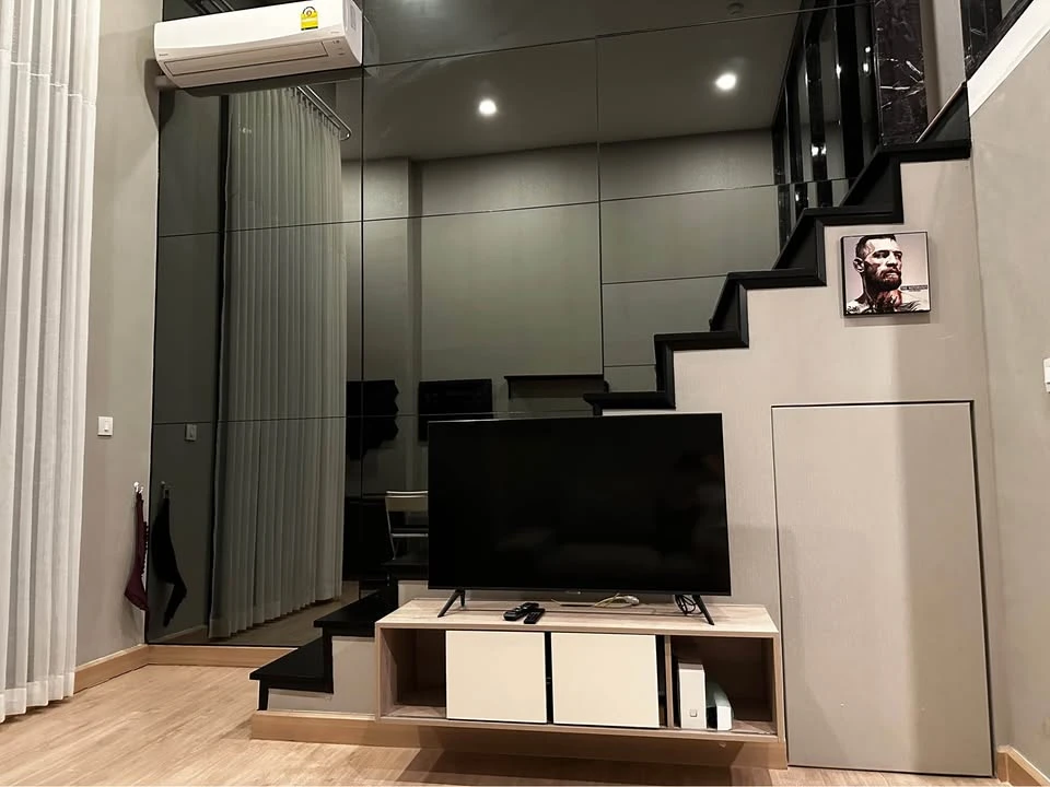 Knightsbridge Tiwanon for sale, spacious room with plenty of usable space, high ceilings, airy and spacious, comes fully furnished, don't miss out!