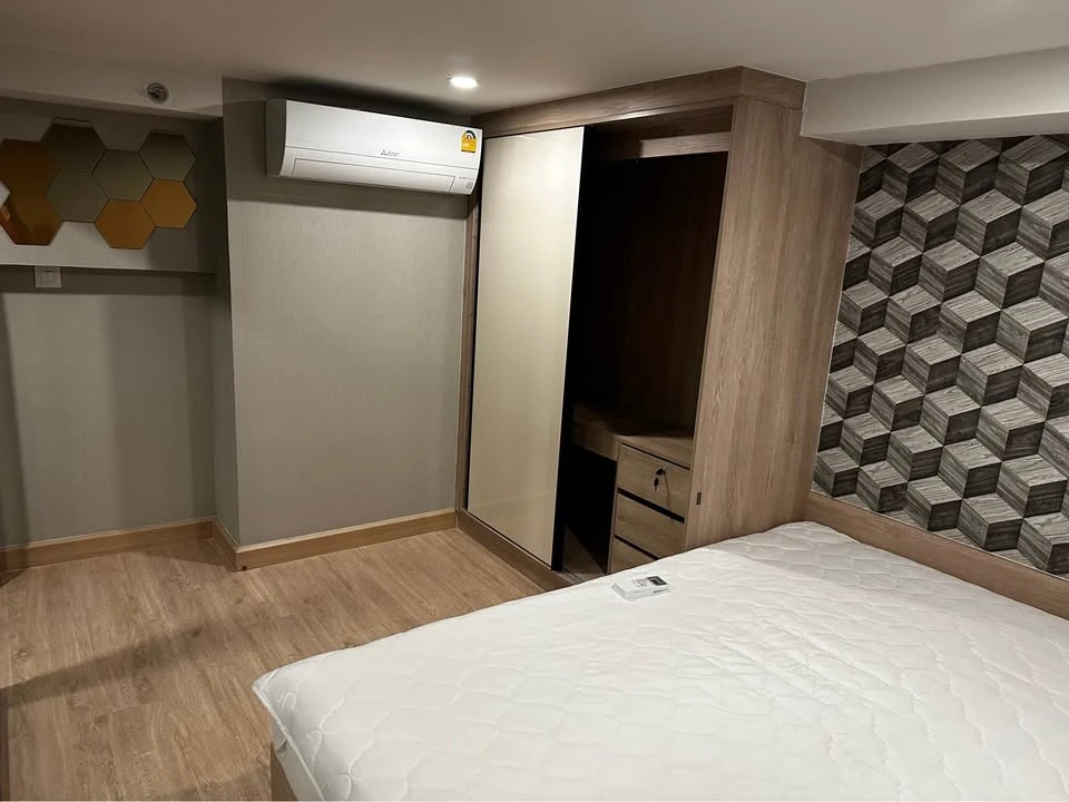 Knightsbridge Tiwanon for sale, spacious room with plenty of usable space, high ceilings, airy and spacious, comes fully furnished, don't miss out!