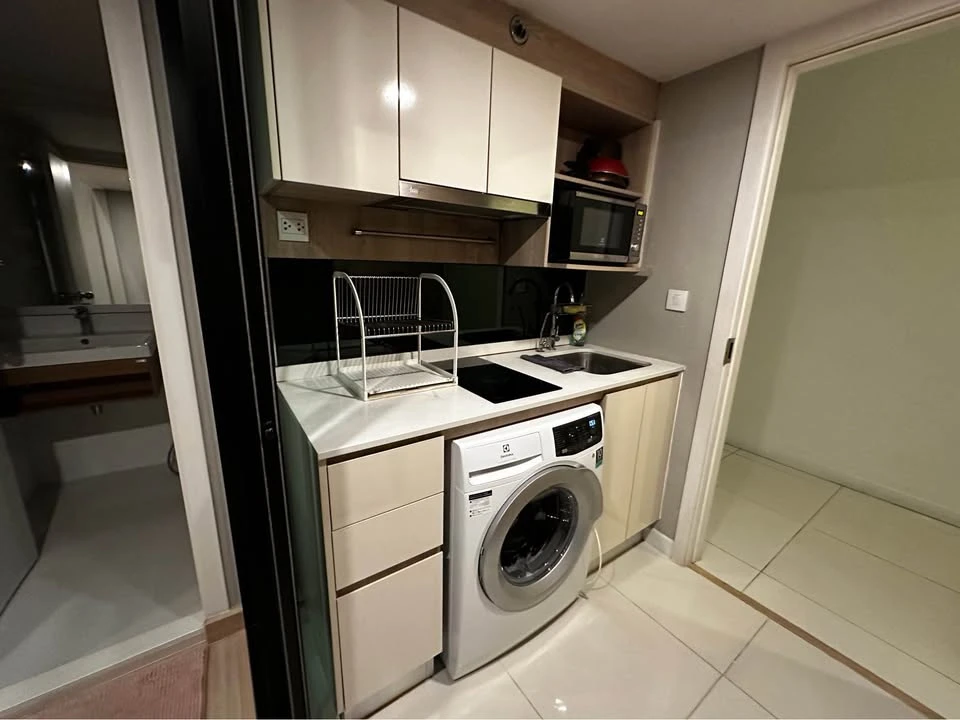 Knightsbridge Tiwanon for sale, spacious room with plenty of usable space, high ceilings, airy and spacious, comes fully furnished, don't miss out!