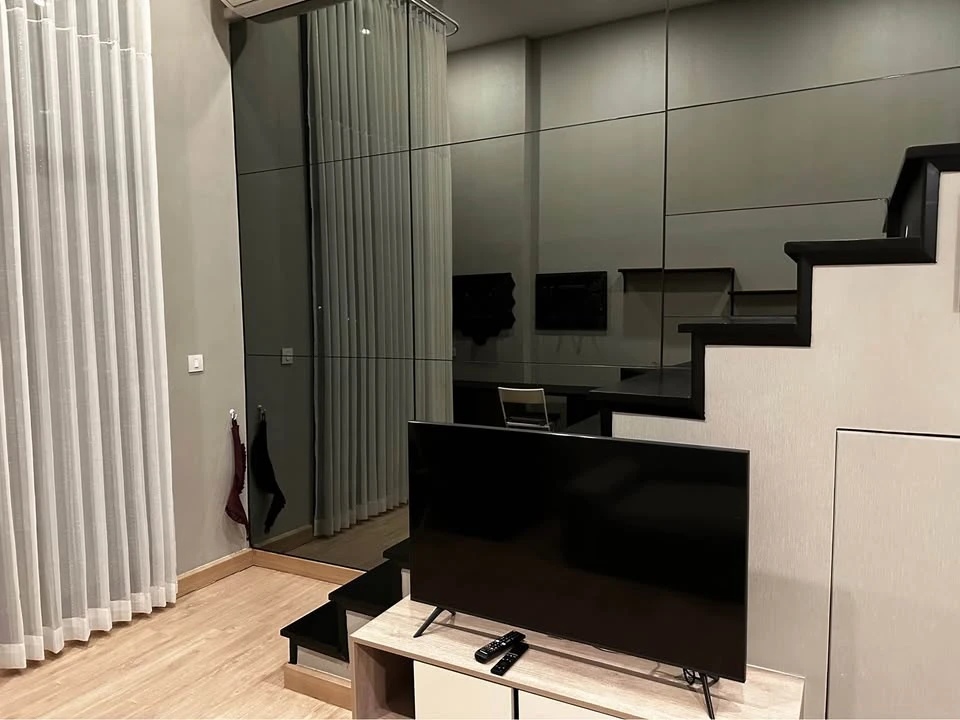 Knightsbridge Tiwanon for sale, spacious room with plenty of usable space, high ceilings, airy and spacious, comes fully furnished, don't miss out!